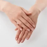 Jak zadbać o młody wygląd dłoni